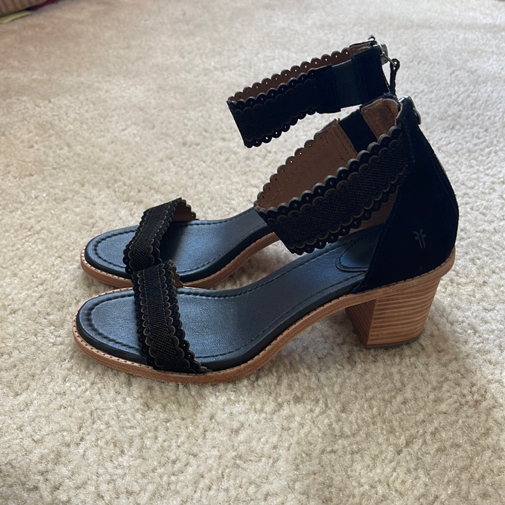 Frye Brielle Scallop Black Zip.No box, only worn to try. Black leather/suede.